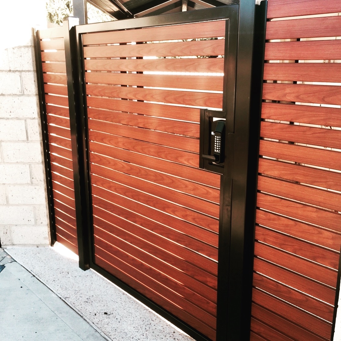 Pedestrian entry gate for a Sausalito home