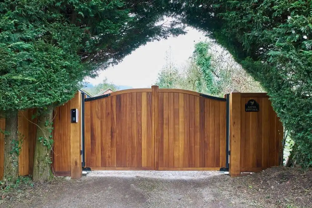 Sliding driveway gate for hillside Marin property